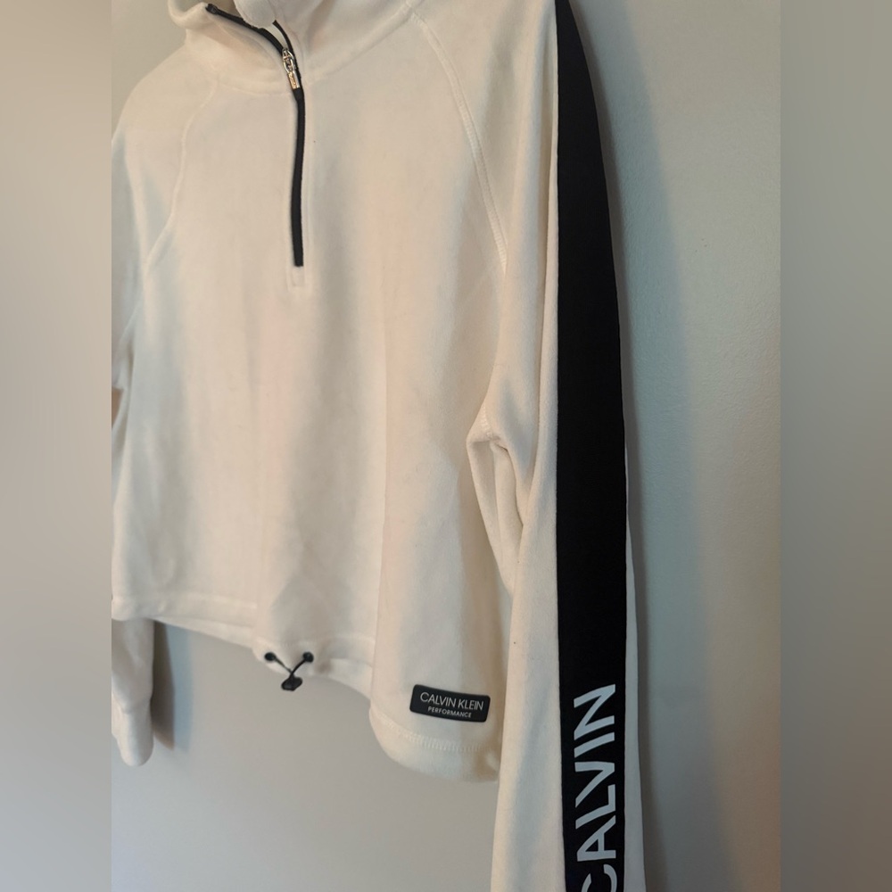 Calvin Klein Cropped Performance Fleece Quarter Zip - Picture 2 of 6